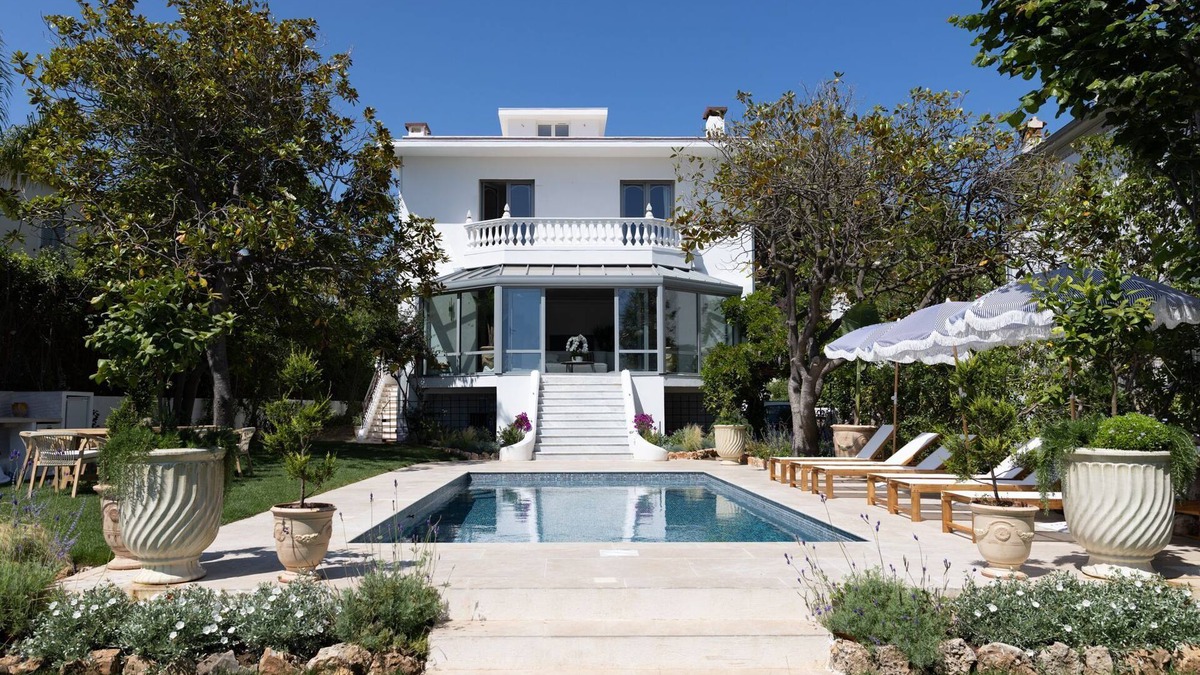 California - Pezou Villa | Luxurious 6-bedroom seafront villa with swimming pool near Cannes