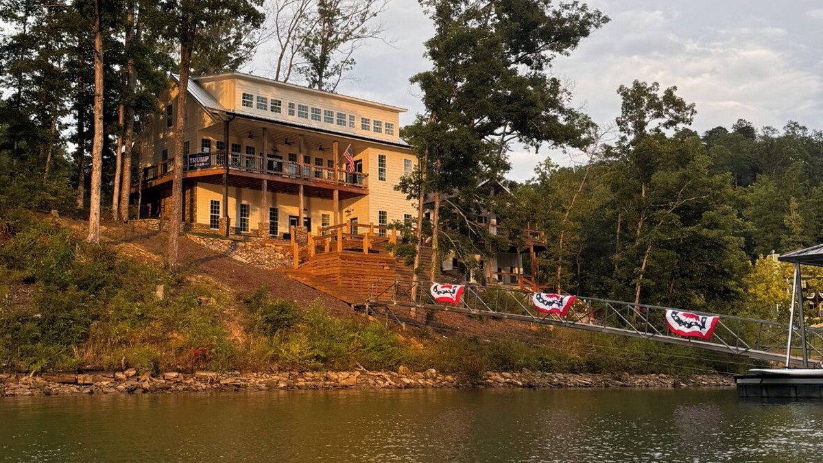 Arley House | Luxurious 6-bedroom Smith Lake house in tranquil Arley area!