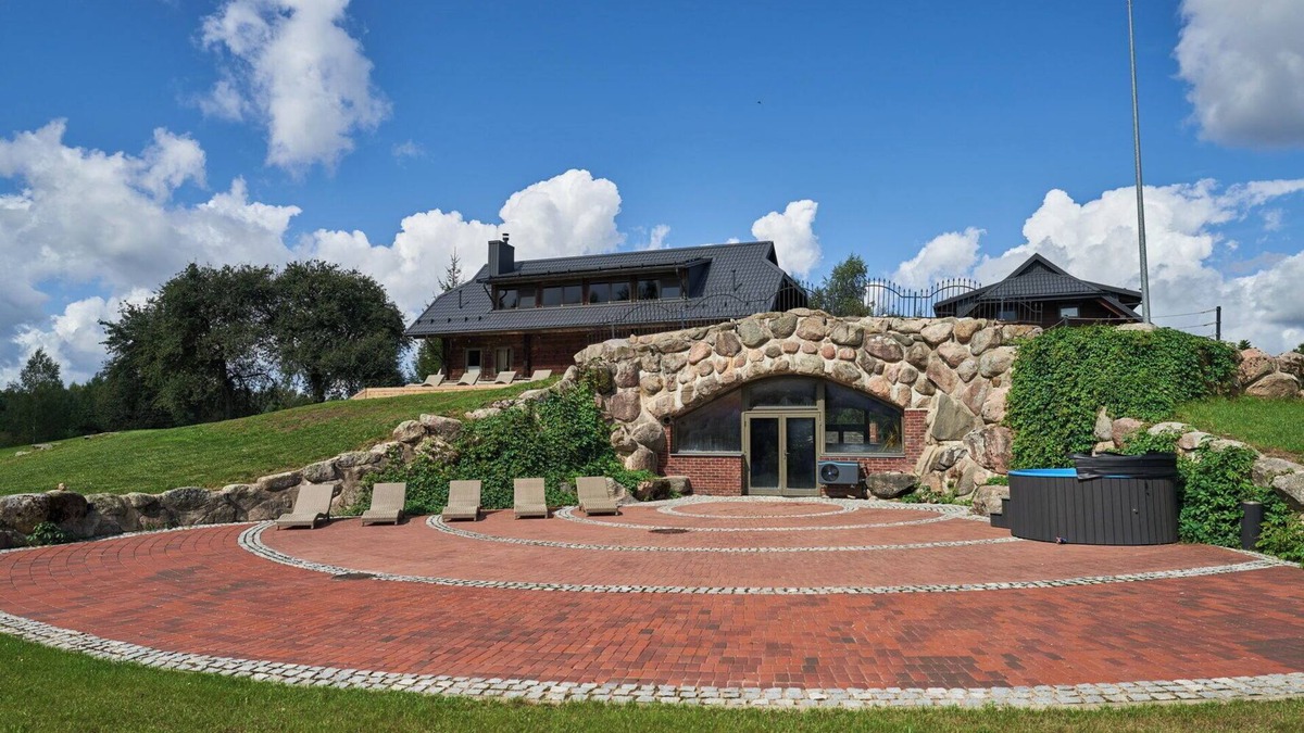 Brazuole Villa | Luxurious 6-bedroom villa with WiFi, AC in Trakai