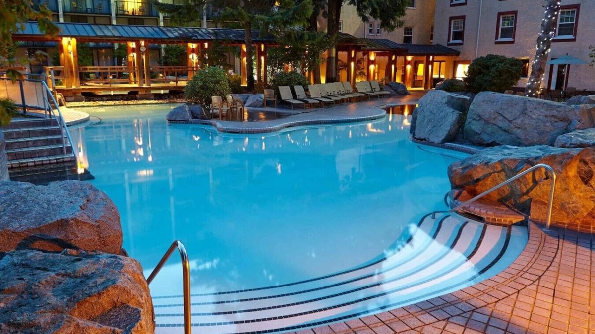Abbotsford House | Luxurious 6BR, 5BA|Arcade|Fire Table| Near Airport