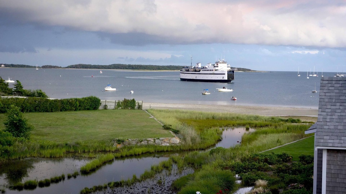 West Yarmouth House | Luxurious 7bd/5bth home, stunning view, steps to beach. Chef's kitchen, AC, wifi