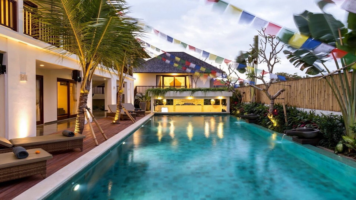 Berawa Villa | Luxurious 7BR Villa In Berawa - 9Min Drive To Batu Bolong Beach! W/Swim Pool!