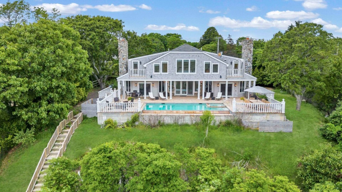 Beach Hampton House | Luxurious Amagansett home perched on a hill, amazing views, exceptional.