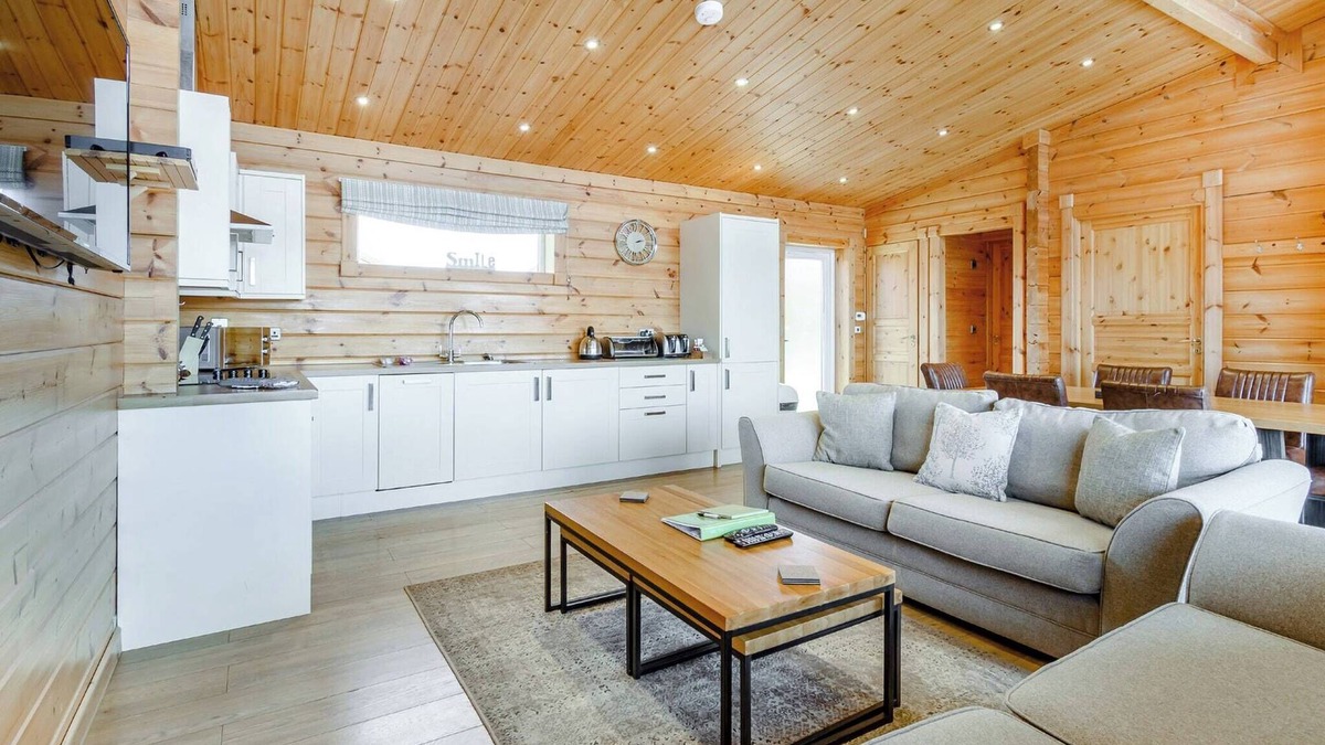 Hollym Ski Chalet | Luxurious and contemporary Finnish log lodge.