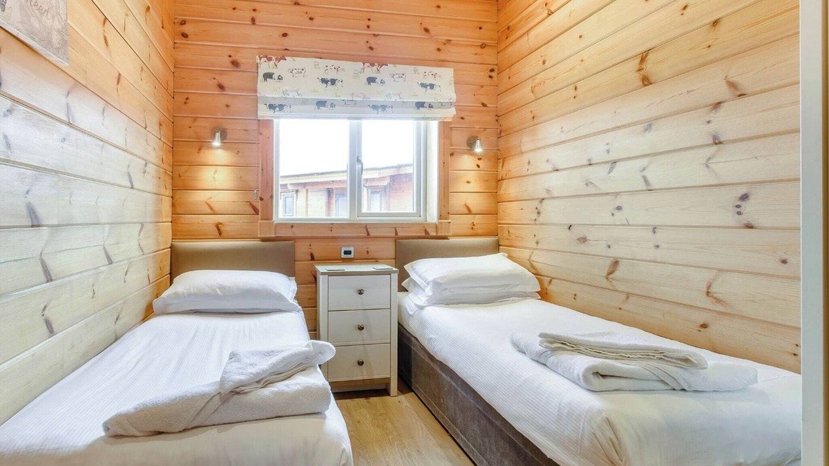 Hollym Ski Chalet | Luxurious and contemporary Finnish log lodge.
