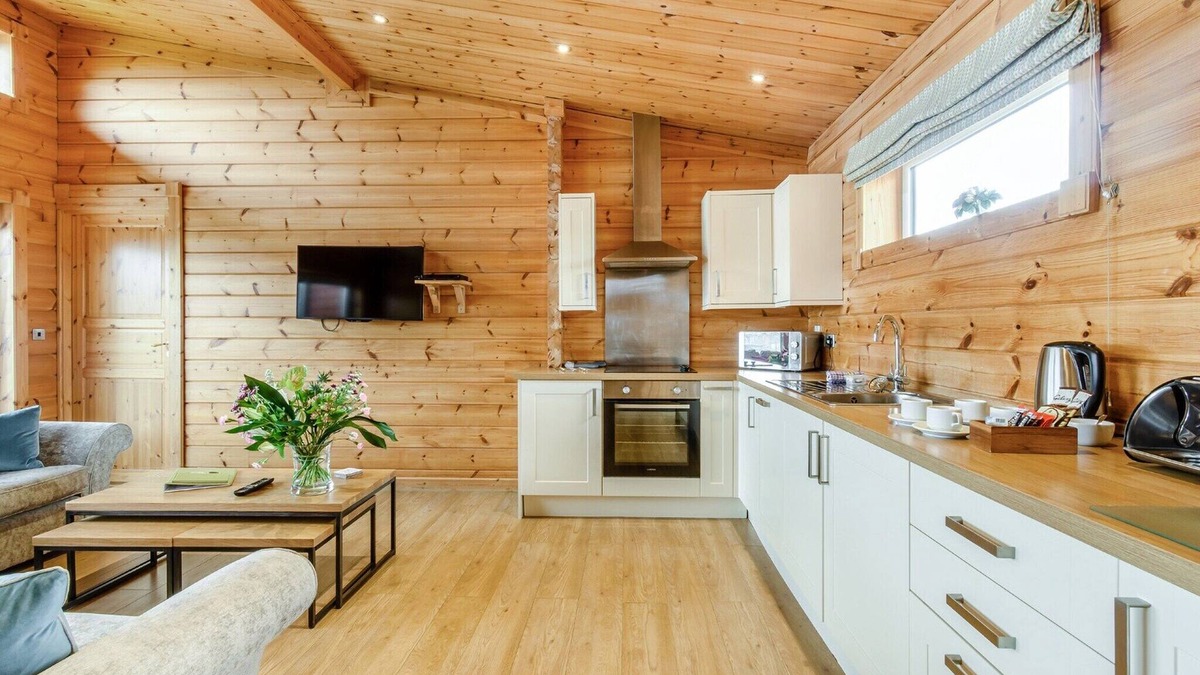 Hollym Ski Chalet | Luxurious and contemporary Finnish log lodge.