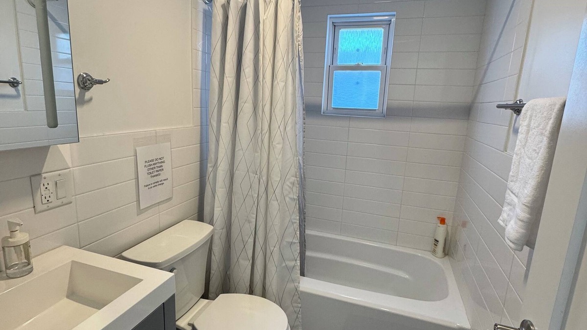 Bergen Apartment | Luxurious and Modern Apt near NYC.