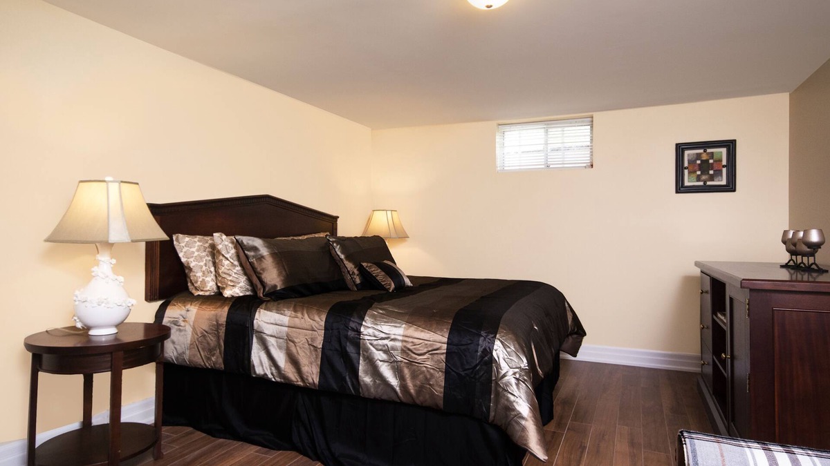 L'Amoreaux House | Luxurious And Warm 3 Bedroom Apartment With All The Comforts Of Home