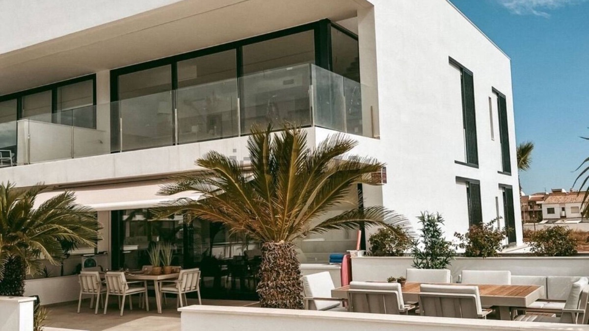 Mar de Cristal Apartment | Luxurious apartment with large sunny terrace within walking distance to the sea and stores.