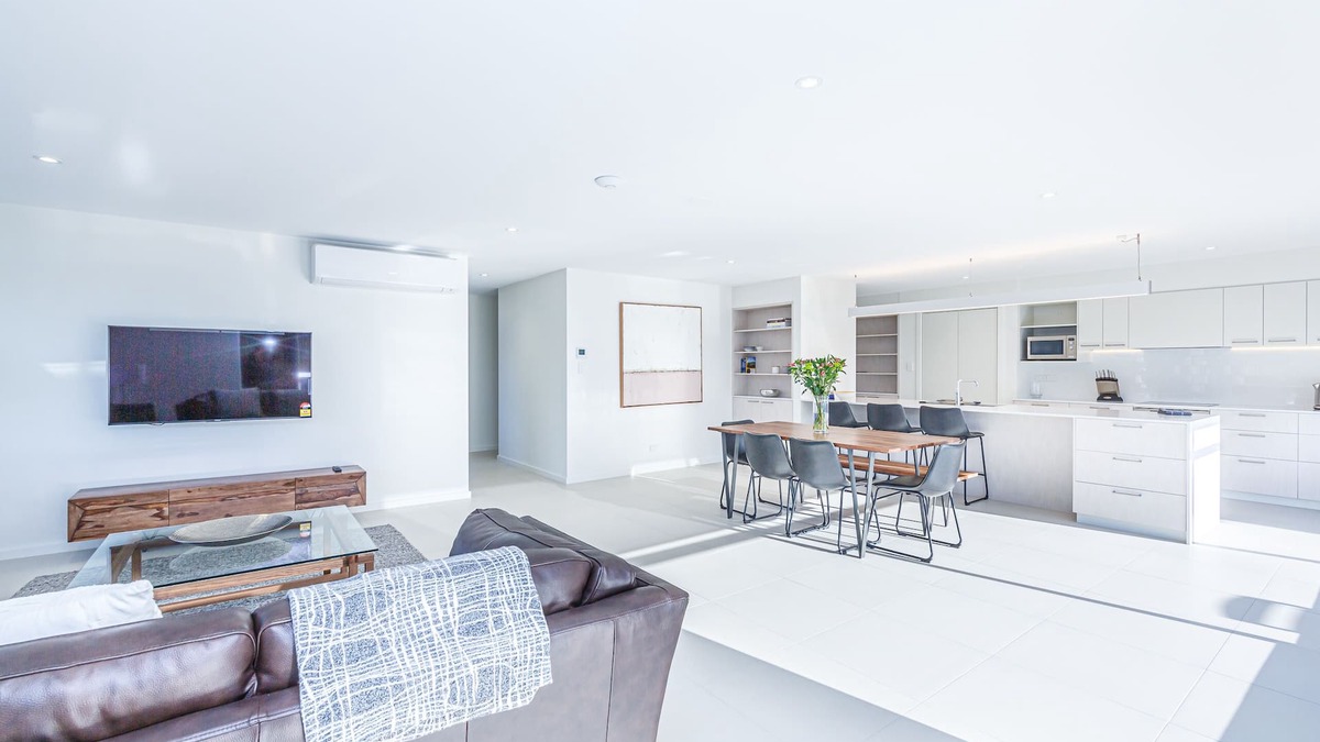 Kingston Beach Apartment | Luxurious Apartment, A Stones Throw From The Beach