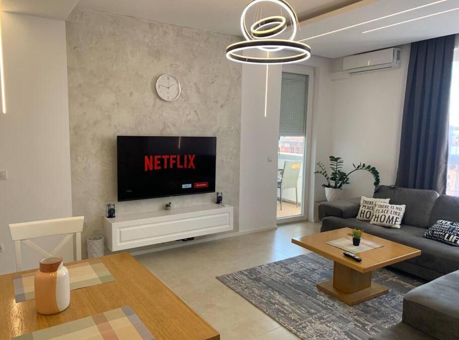 Çagllavicë Apartment | Luxurious Apartment - About 1km from City Center
