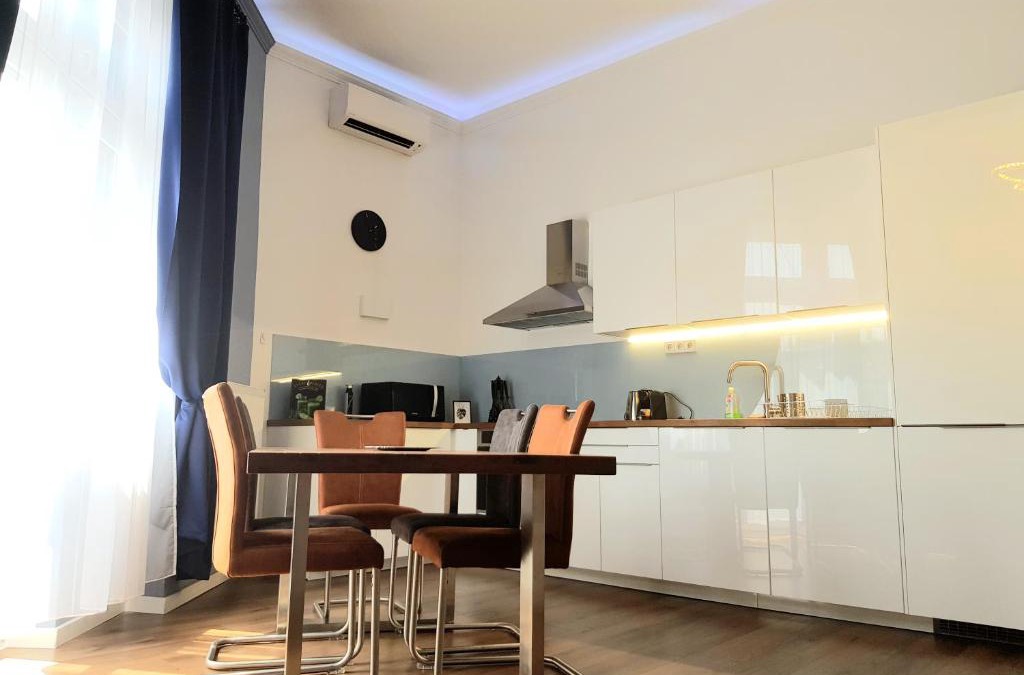 Erzsebetvaros Apartment | Luxurious Apartment with Balconies in DownTown BP