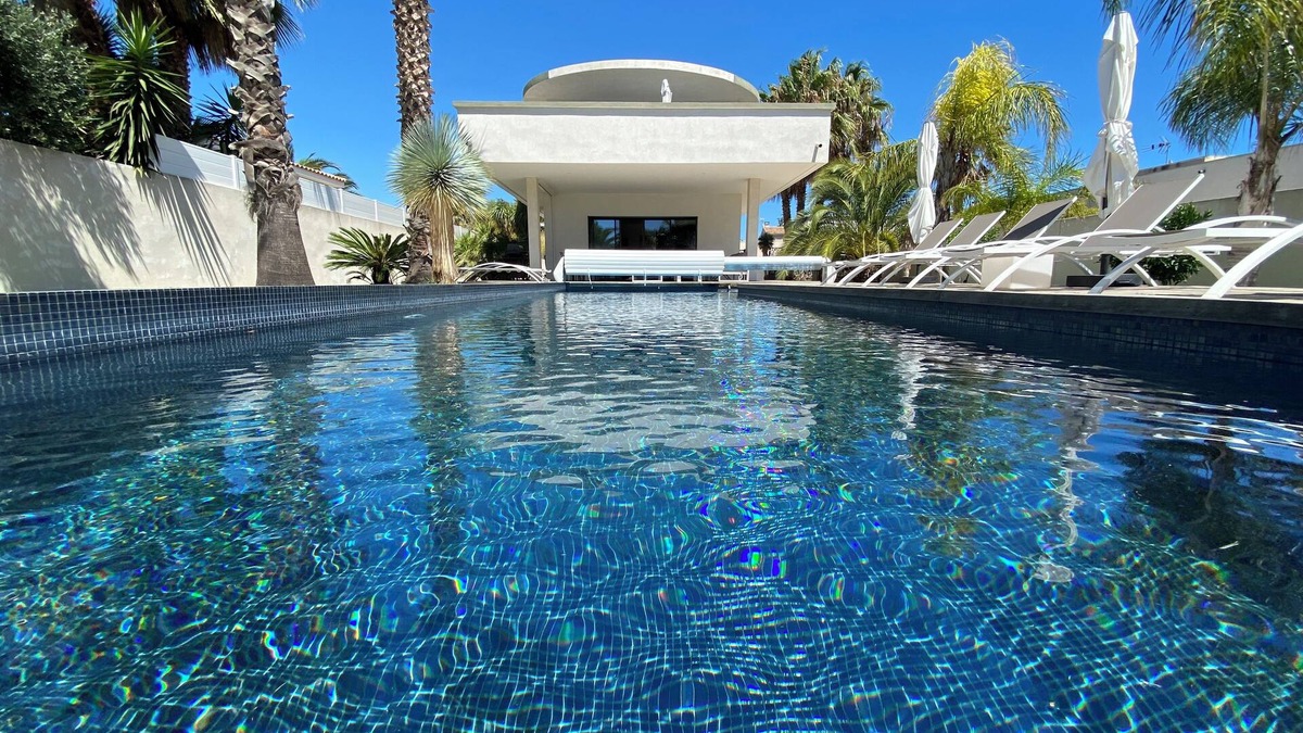 Cap d'Agde Villa | LUXURIOUS BEACH VILLA ON FOOT