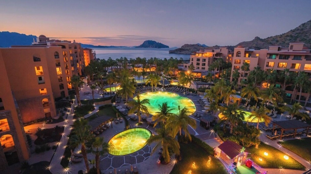 Nopolo Apartment | Luxurious Beachfront Escape in Loreto, Perfect for Relaxation & Adventure