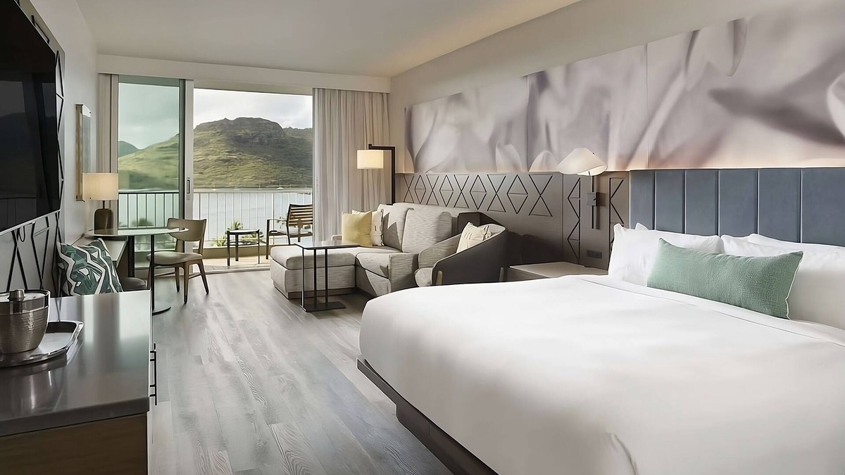 Nawiliwili Hotel | Luxurious Beachfront Retreat in Lihue: Unwind in Style! Ocean View Room! Pool!