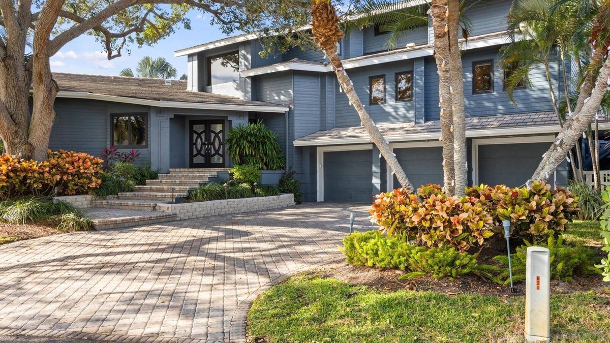 Belleair Beach House | Luxurious Belleair Beach Retreat/Your Ultimate Coastal Escape & Backyard Sunsets