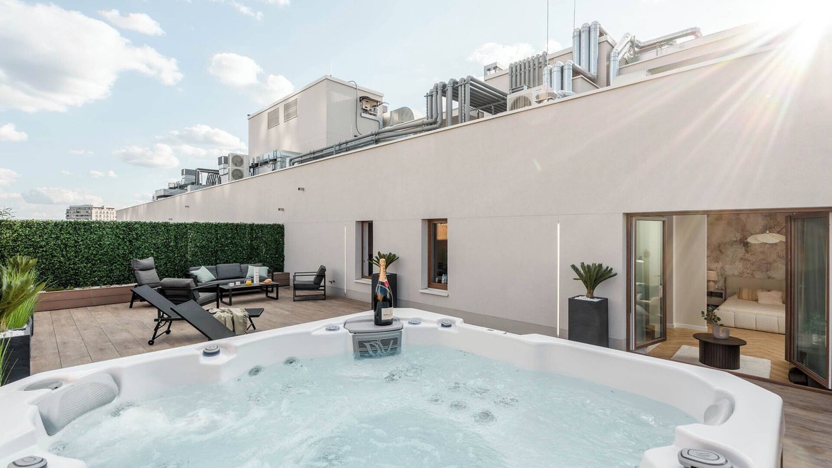 Praga Poludnie Apartment | Luxurious Brand New! Private Jacuzzi + Terrace + Parking