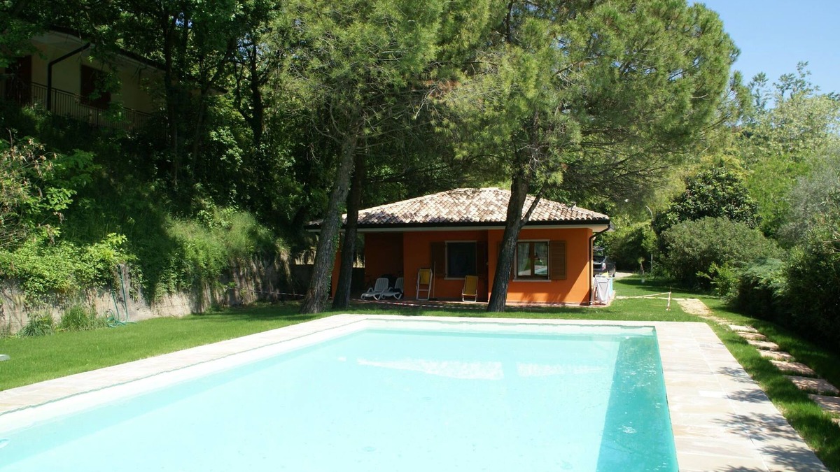 Garda House | Luxurious Bungalow in Garda with Swimming Pool