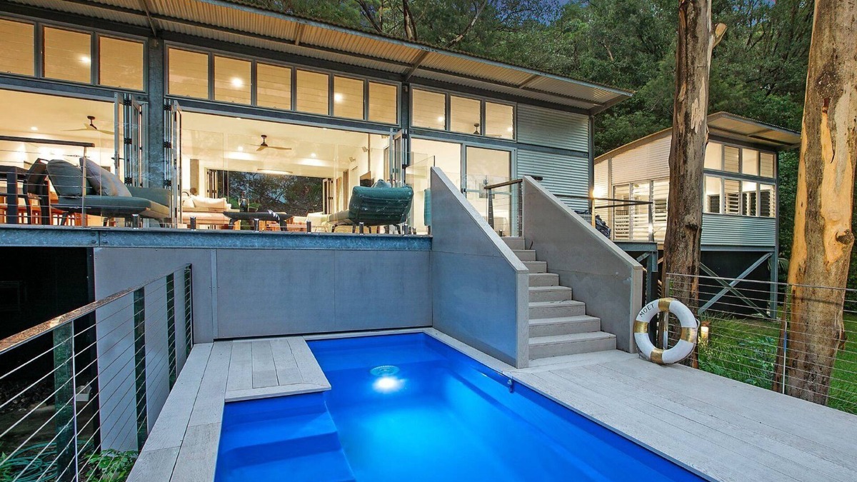 Killcare House | Luxurious bush retreat with amazing bay views, pool and hot tub