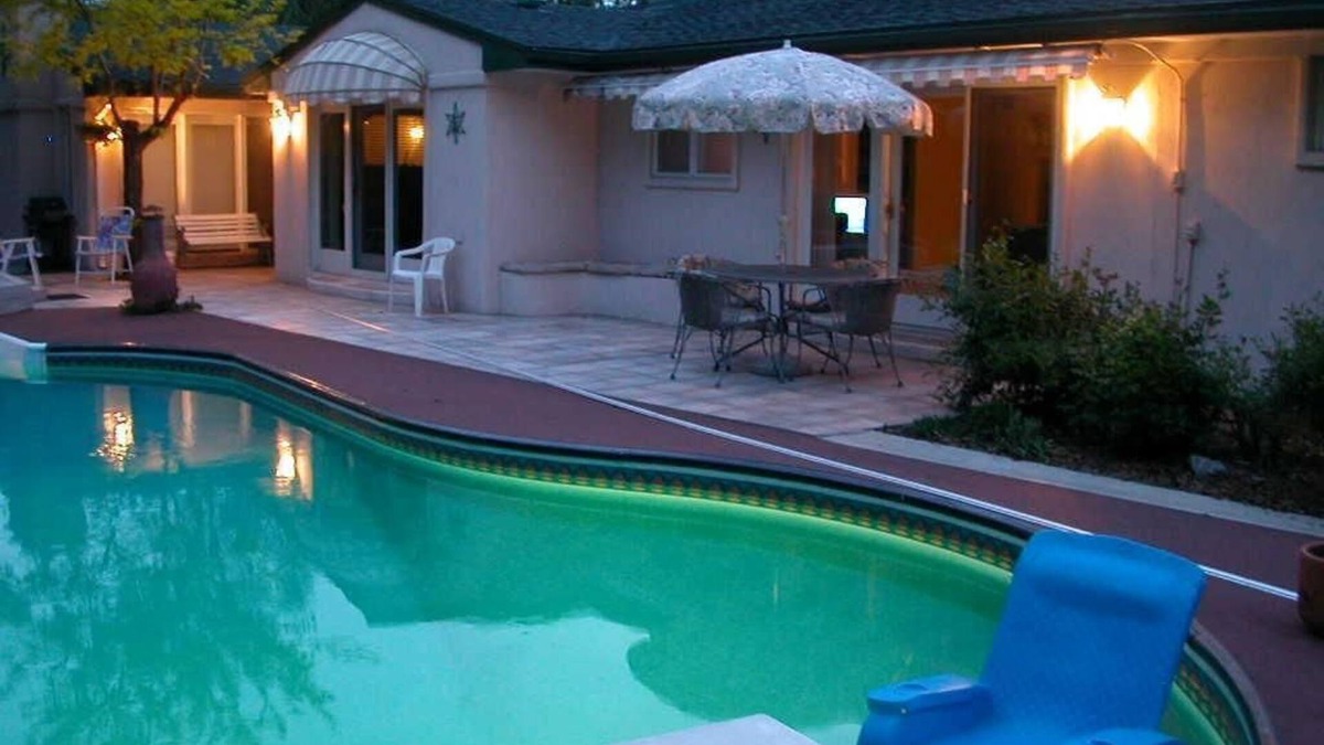Cherry Hills Village House | Luxurious Caribbean like home- famliy freindly with a pool & hot tub