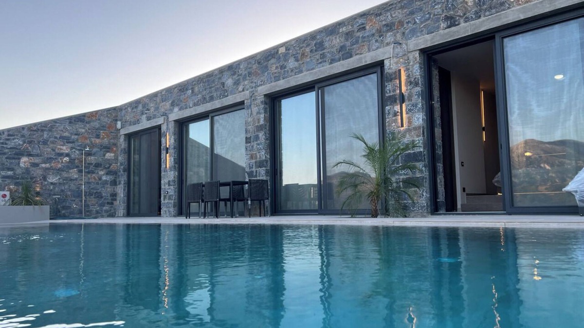 Monopari Villa | Luxurious Cave-Style, Smart Two Villas & Mountain View on Neromai Residence