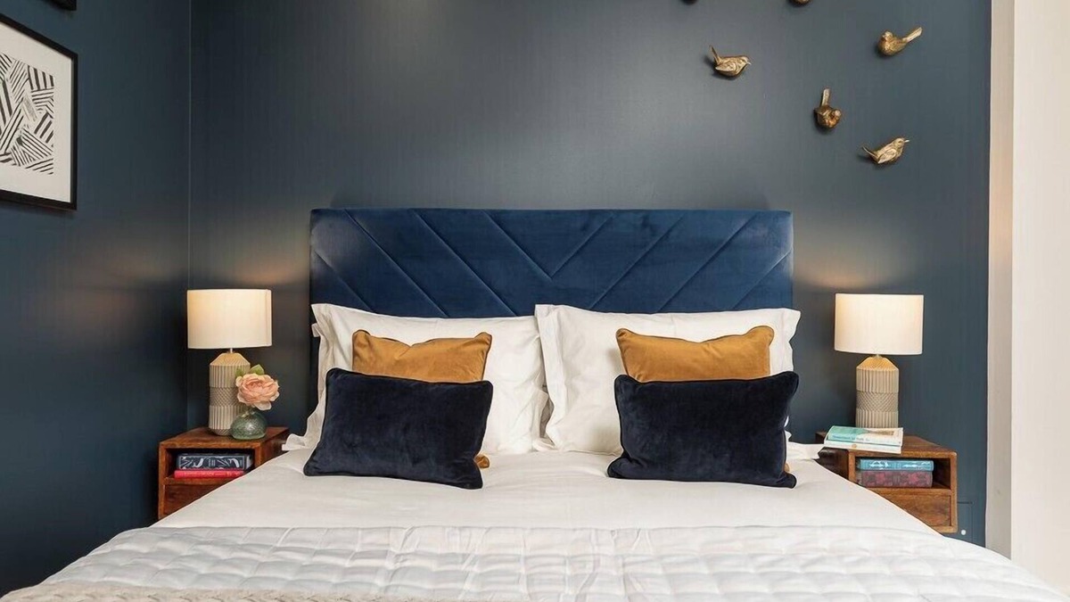 Bath Apartment | Luxurious city Gem - private free parking