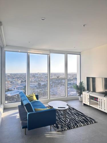 Lidcombe Apartment | Luxurious city view at Sydney Olympic Park