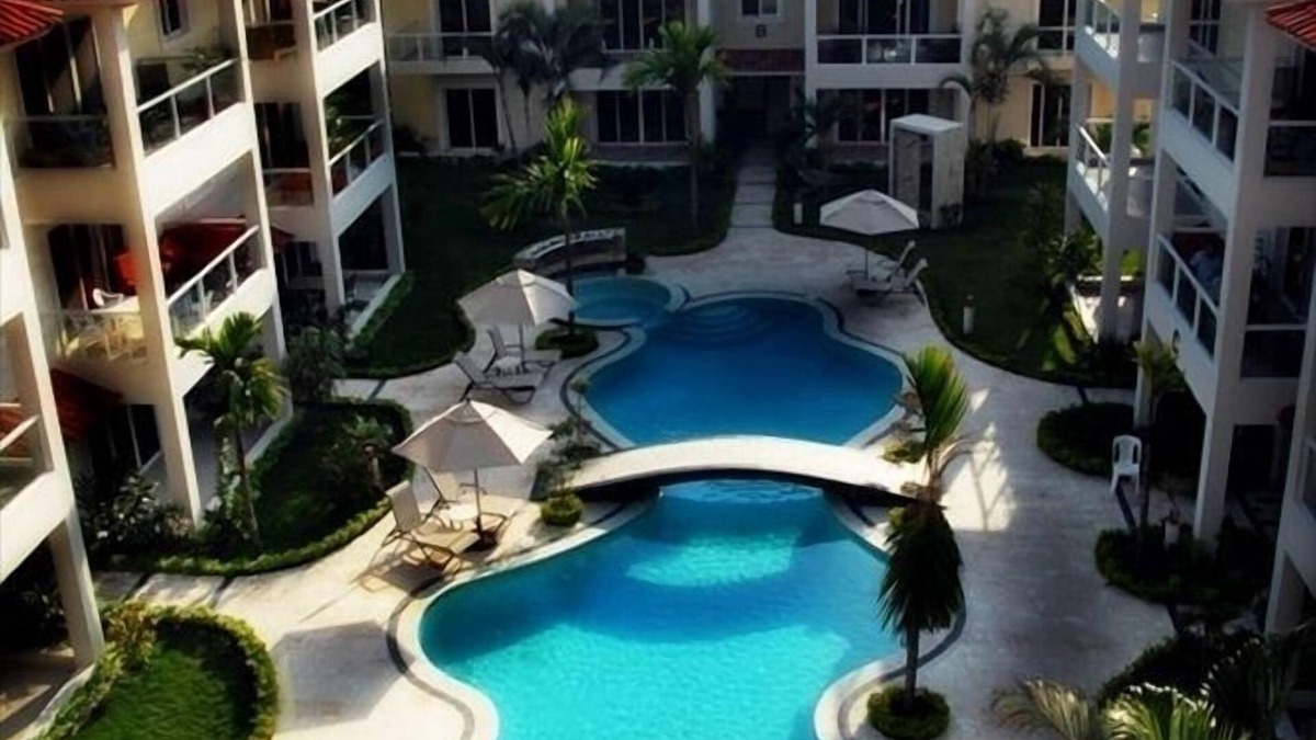 ProCab Condo | Luxurious Condo, 4 Minutes Walk to Beach, Relaxation and Fun