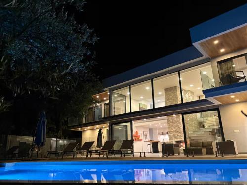 Podi Villa | Luxurious contemporary villa with pool