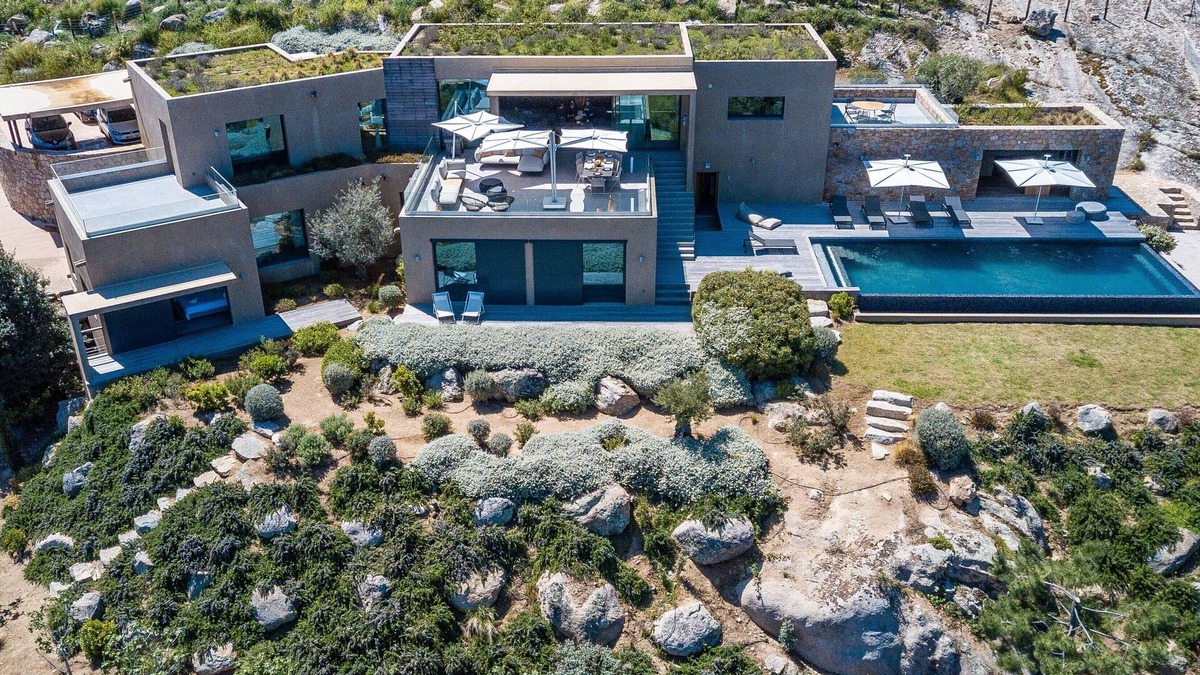 Calvi Villa | Luxurious contemporary villa with exceptional view over the bay of Calvi!