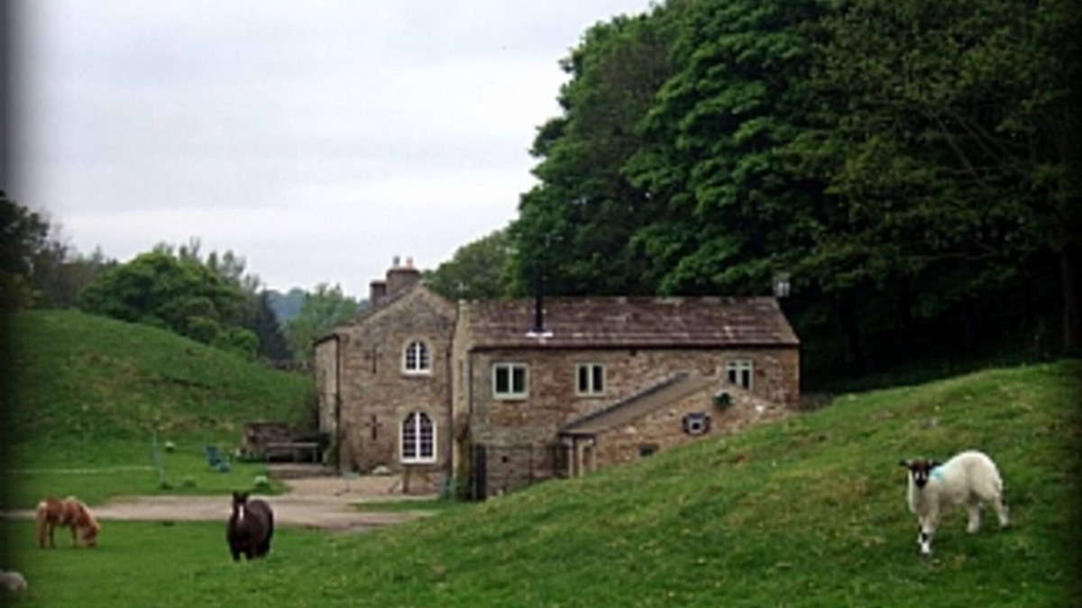 Leyburn Cottage | Luxurious Converted Bothy/Barn In an Idyllic Setting