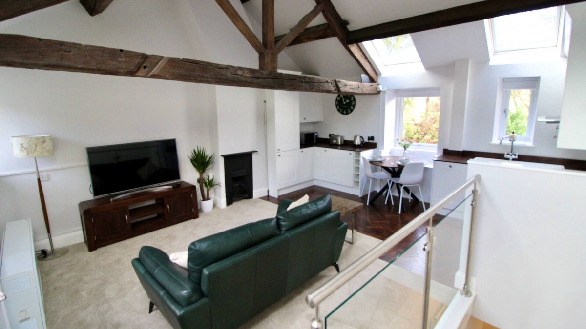 Almondbury Cottage | Luxurious cosy cottage in peaceful rural location