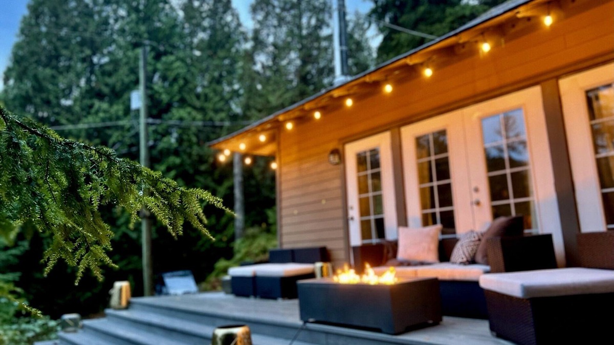 Port Moody Cottage | Luxurious Cottage w. Hot Tub & Ocean Views
