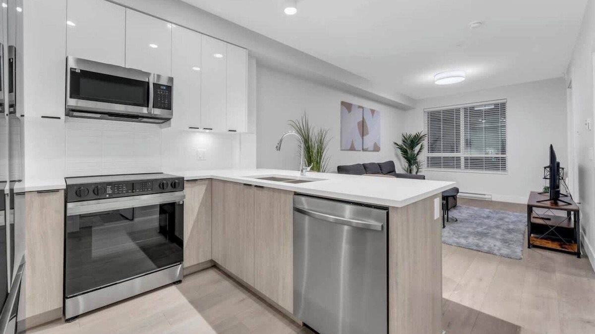 Langley Apartment | Luxurious Cozy Condo in Langley