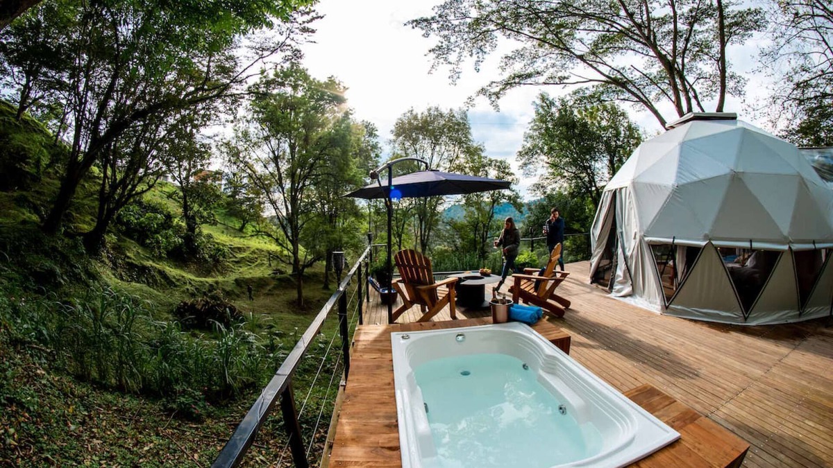 San Francisco House | Luxurious dome-type glamping located under the shade of gigantic trees