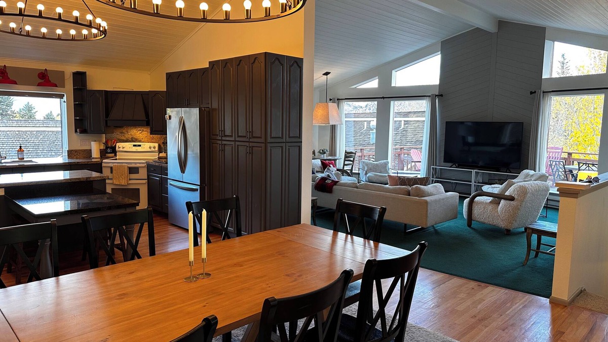 Jackson House | Luxurious East Jackson Hole Getaway. Walk to downtown and hiking close by.