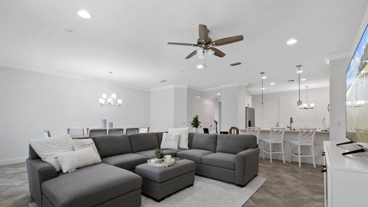 Wellington House | Luxurious Equestrian Townhome