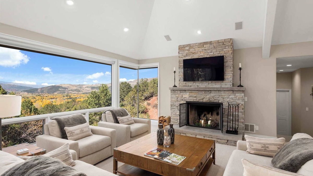 Basalt House | Luxurious Estate with Stunning Views