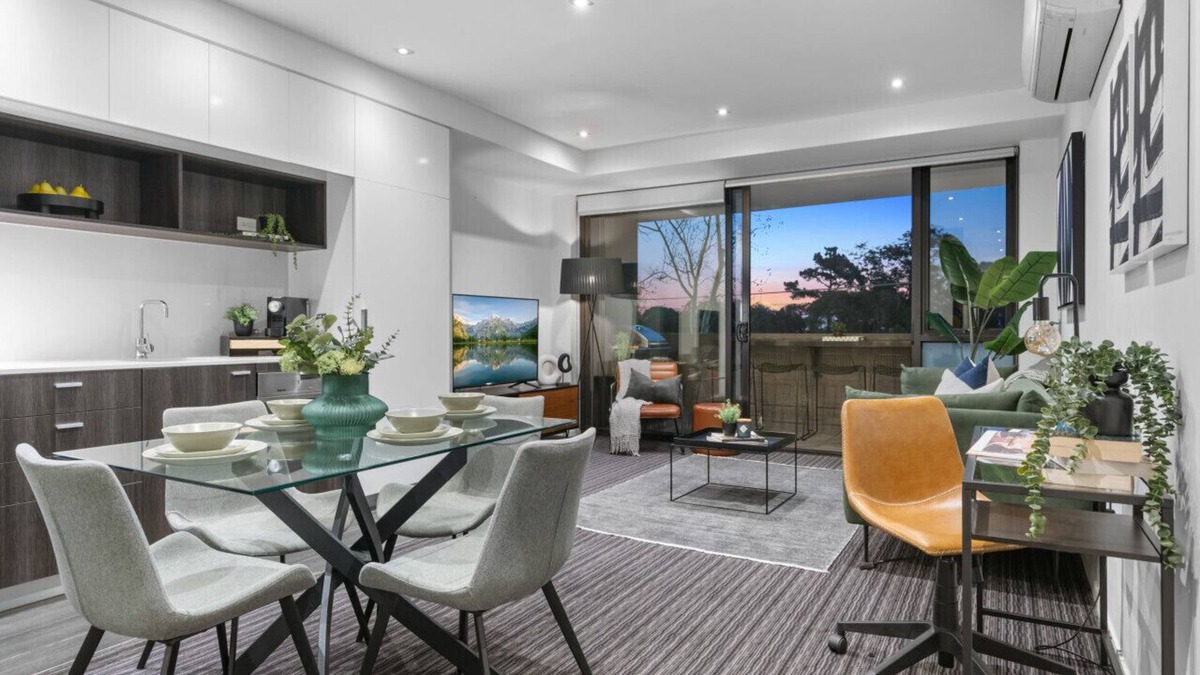 St Kilda Apartment | Luxurious Fitzroy Street Getaway