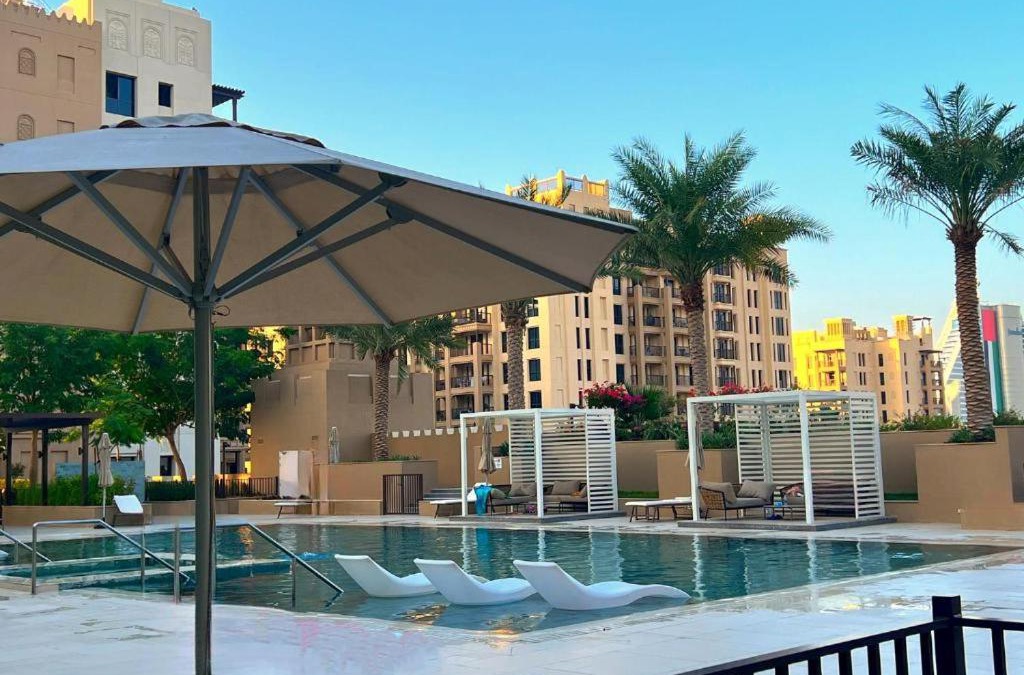 Umm Suqeim 3 House | Luxurious Garden View Apartment with Pool & Gym in Madinat Jumeirah By ĀYA Boutique