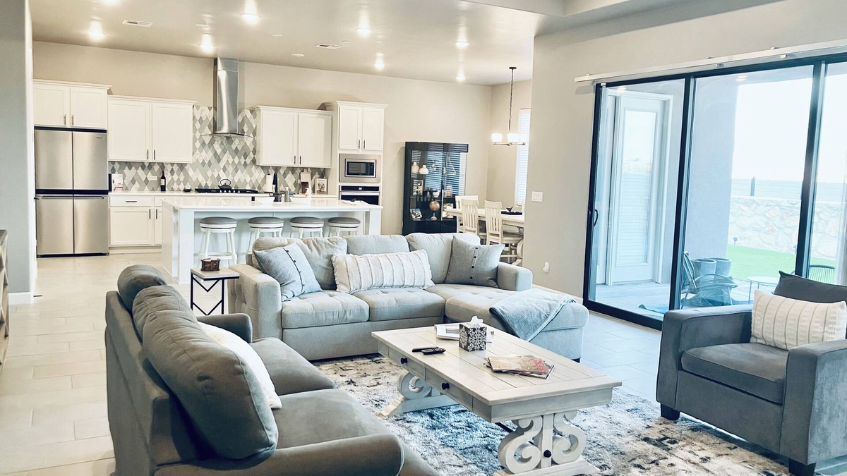Las Cruces House | Luxurious Golf Course Retreat w/Backyard & Game Room