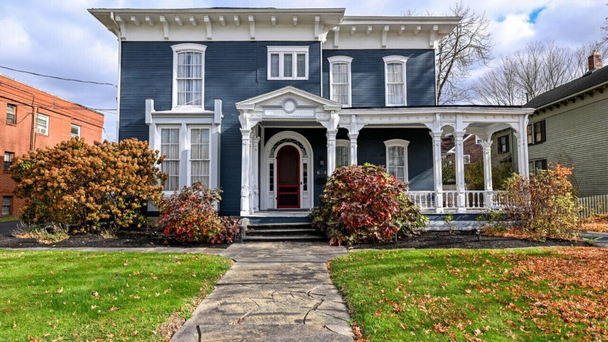 Niles House | Luxurious Historic Victorian