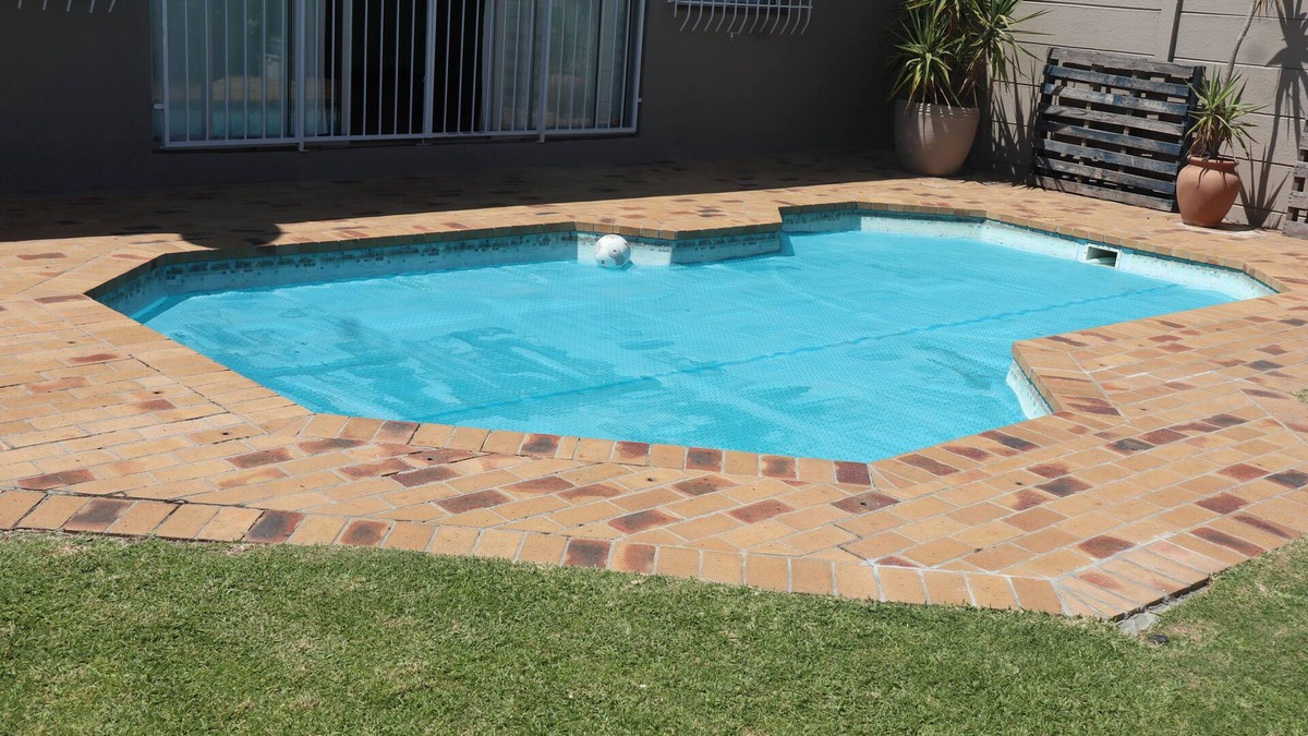 Belville House | Luxurious holiday home on spacious grounds