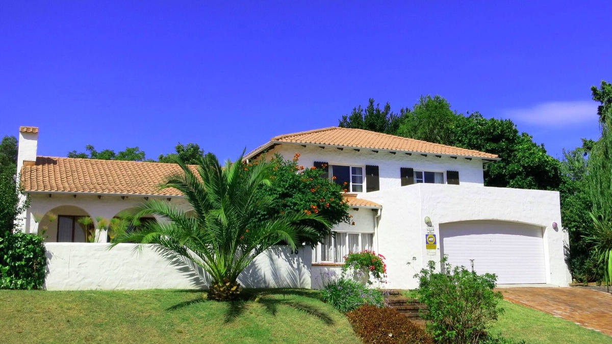 Stellenbosch House | Luxurious holiday home, solar heated pool, near Cape Town