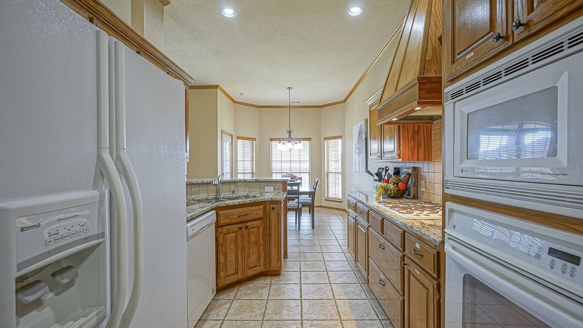 South Oklahoma City House | LUXURIOUS HOME LOCATED BETWEEN OU & OKC BRICKTOWN