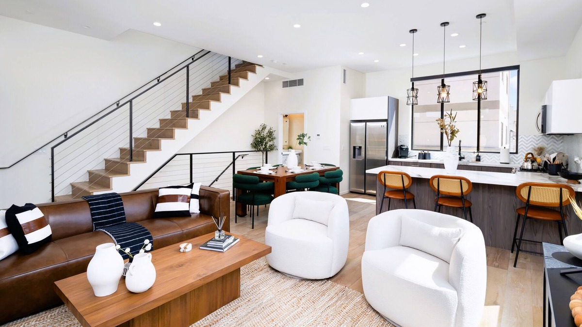 Hollywood House | Luxurious Home with the Hollywood night life