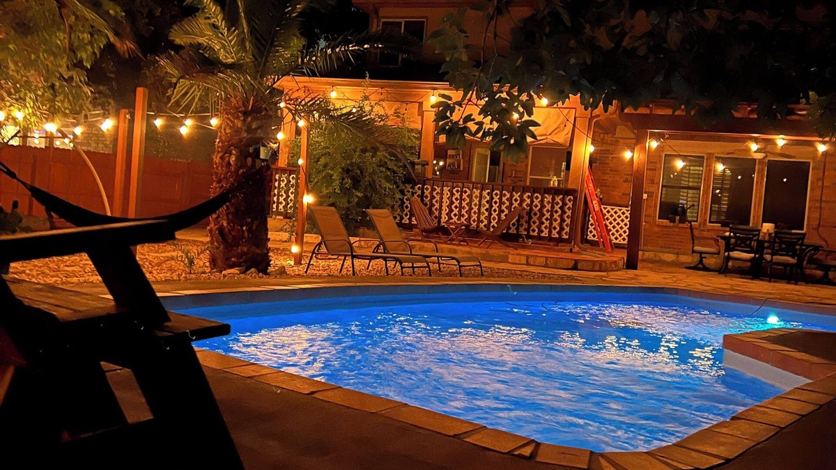San Antonio House | Luxurious house : 6 BR Home Theater, 3 Baths, Pool, Grill, & Playground.