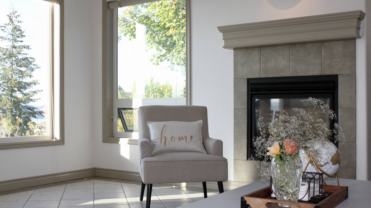 Southwest Mission House | Luxurious Kelowna Retreat - Ideal for Families, Relocation, Romantic Getaways