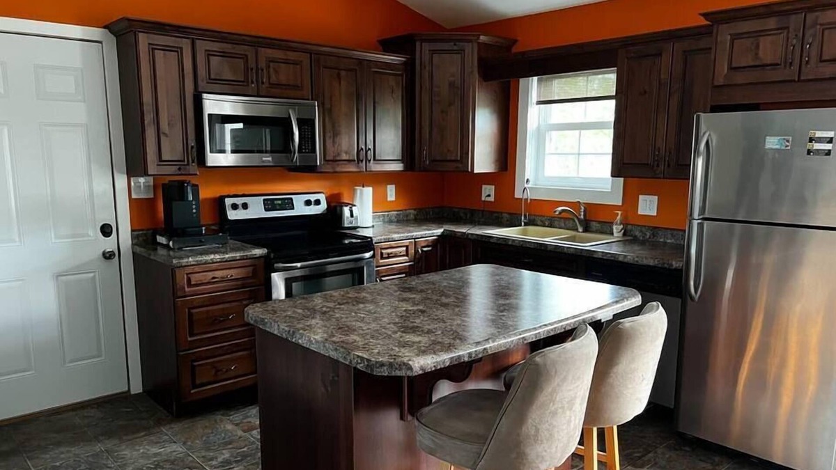 Good Spirit Lake House | Luxurious king size,hot tub!