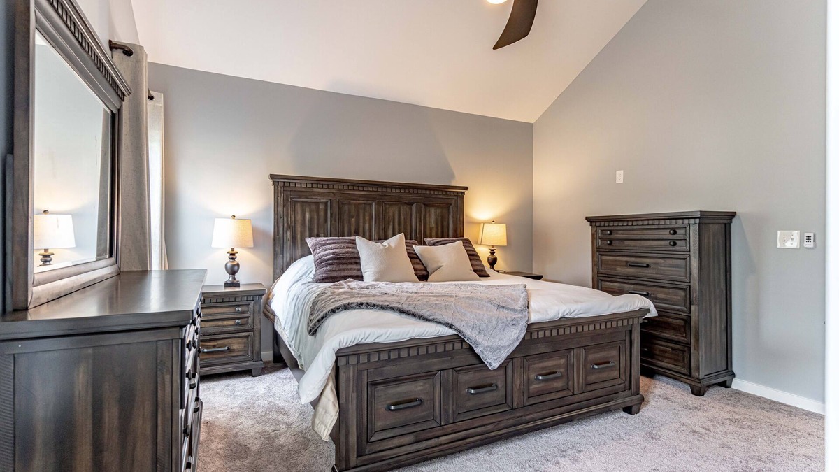 Camp Taylor House | Luxurious King Bed , 3 Bedroom, 2.5 Bathroom. Brand new construction